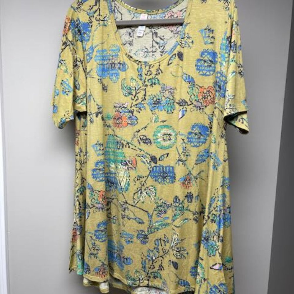 Women's LuLaRoe Perfect tee (like swing tee) XL (can also fit a 1X) - yellow